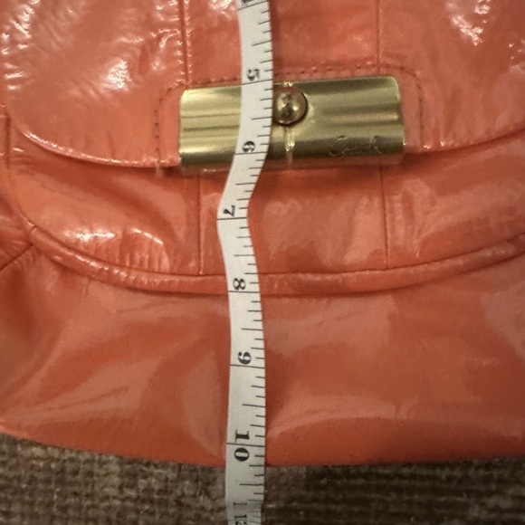 Vintage Coach Peach Patent Leather Shoulder Bag with Gold-Tone Lock - Picture 11 of 11